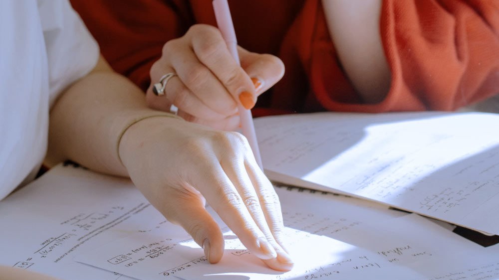 Tutoria para correção de exercícios feitos por aluno.