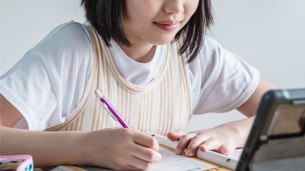 novas tecnologias na educação ajudando no aprendizado individual pelo tablet